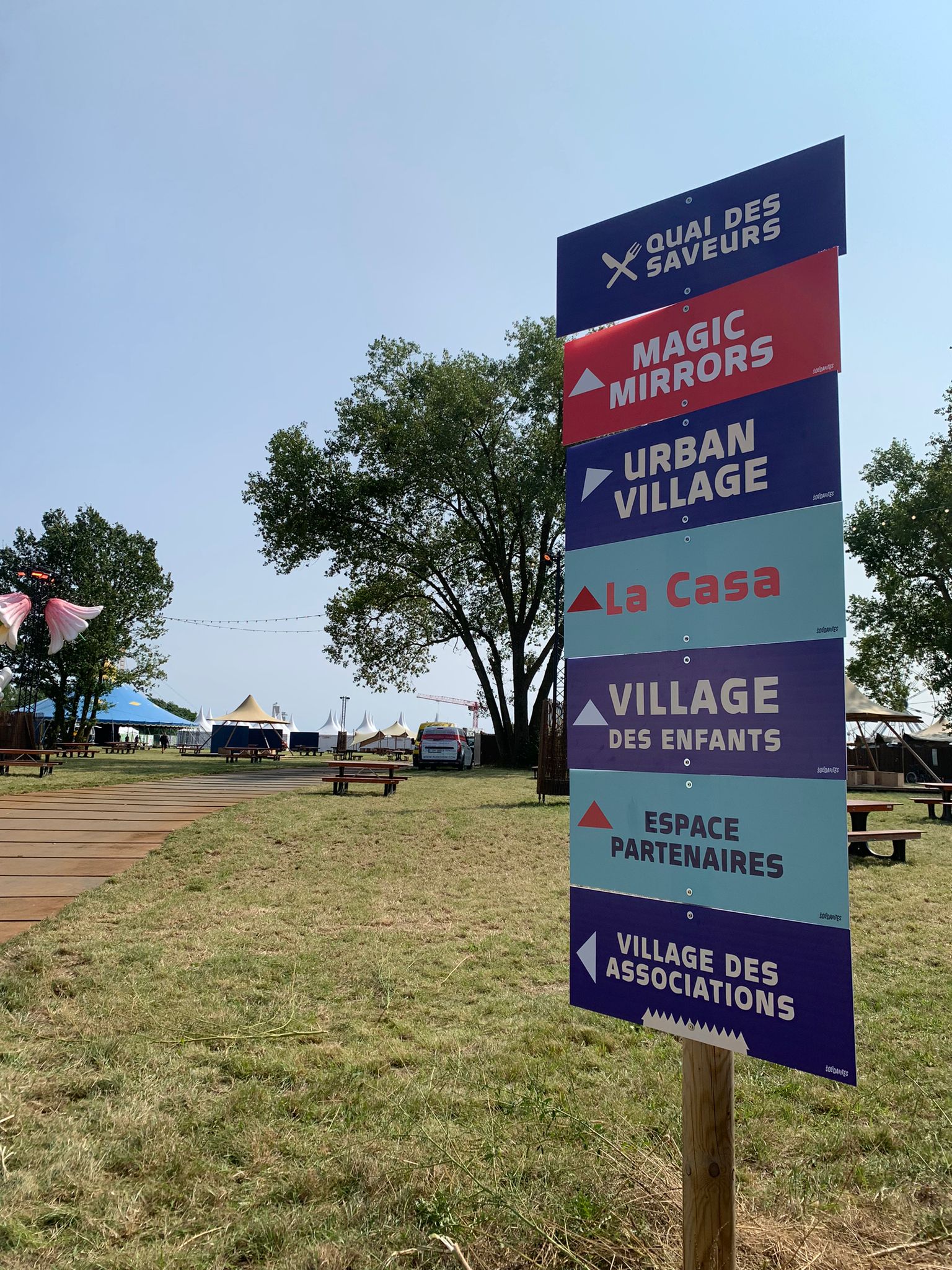 Solidarités 2024 Jeudi (montage) Panneaux Village Asso